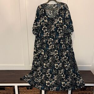 Size 5XL Floral Scoop-Neck midi Dress in Black & Cream